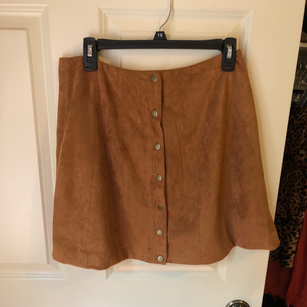 NWT! Button-front suede skirt - Picture 2 of 4